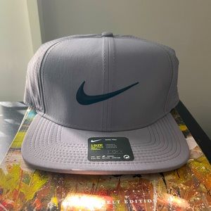 New Nike Golf aerobill flat bill hat
